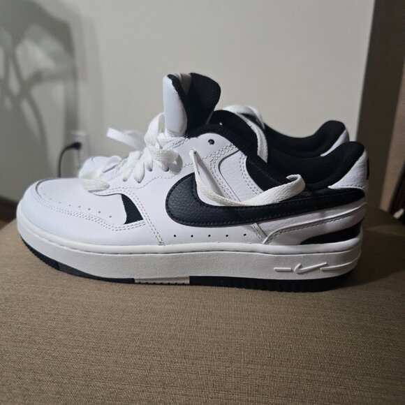 Nike shoes, white size 7 women, and Nike White Tee Shirt - Picture 5 of 5